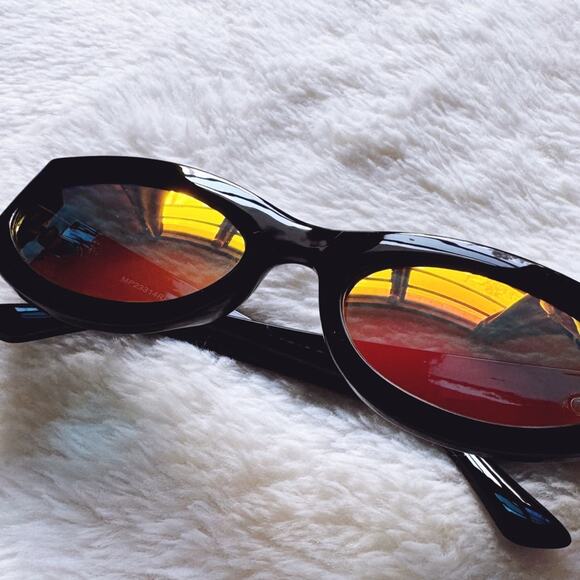 Faye Mirrored Red with Black Rim Sunglasses - Picture 3 of 14